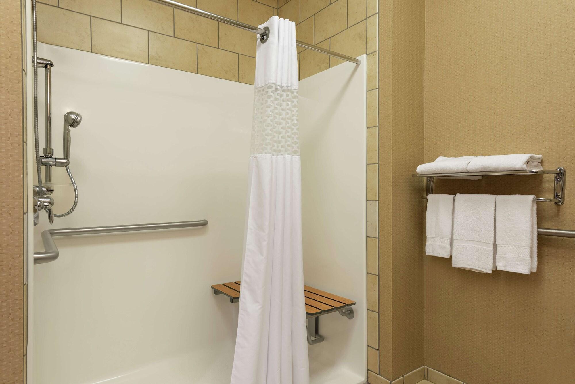 Hampton Inn Warsaw Dış mekan fotoğraf