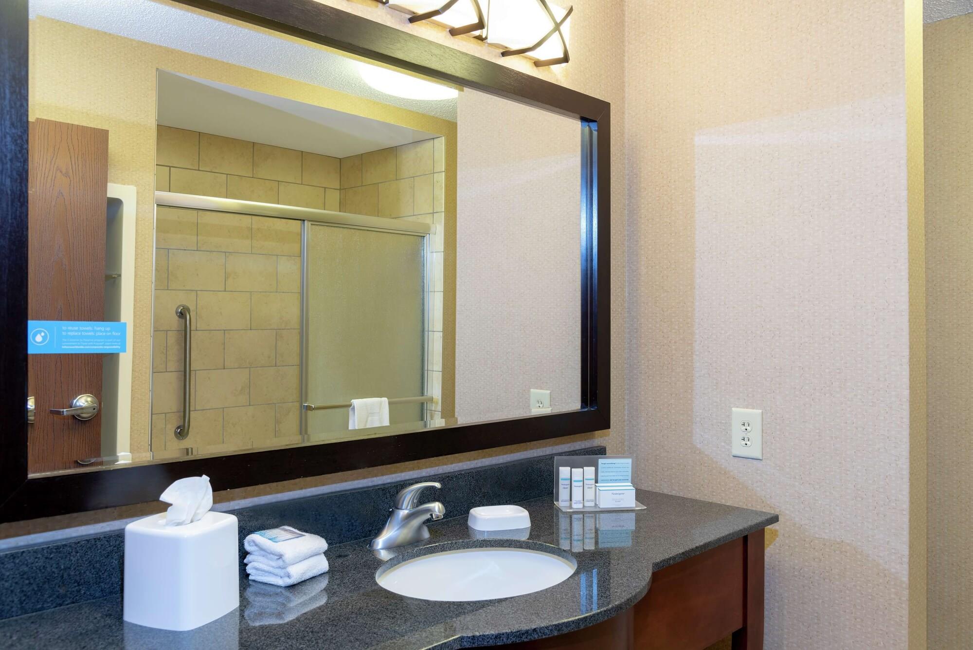 Hampton Inn Warsaw Dış mekan fotoğraf
