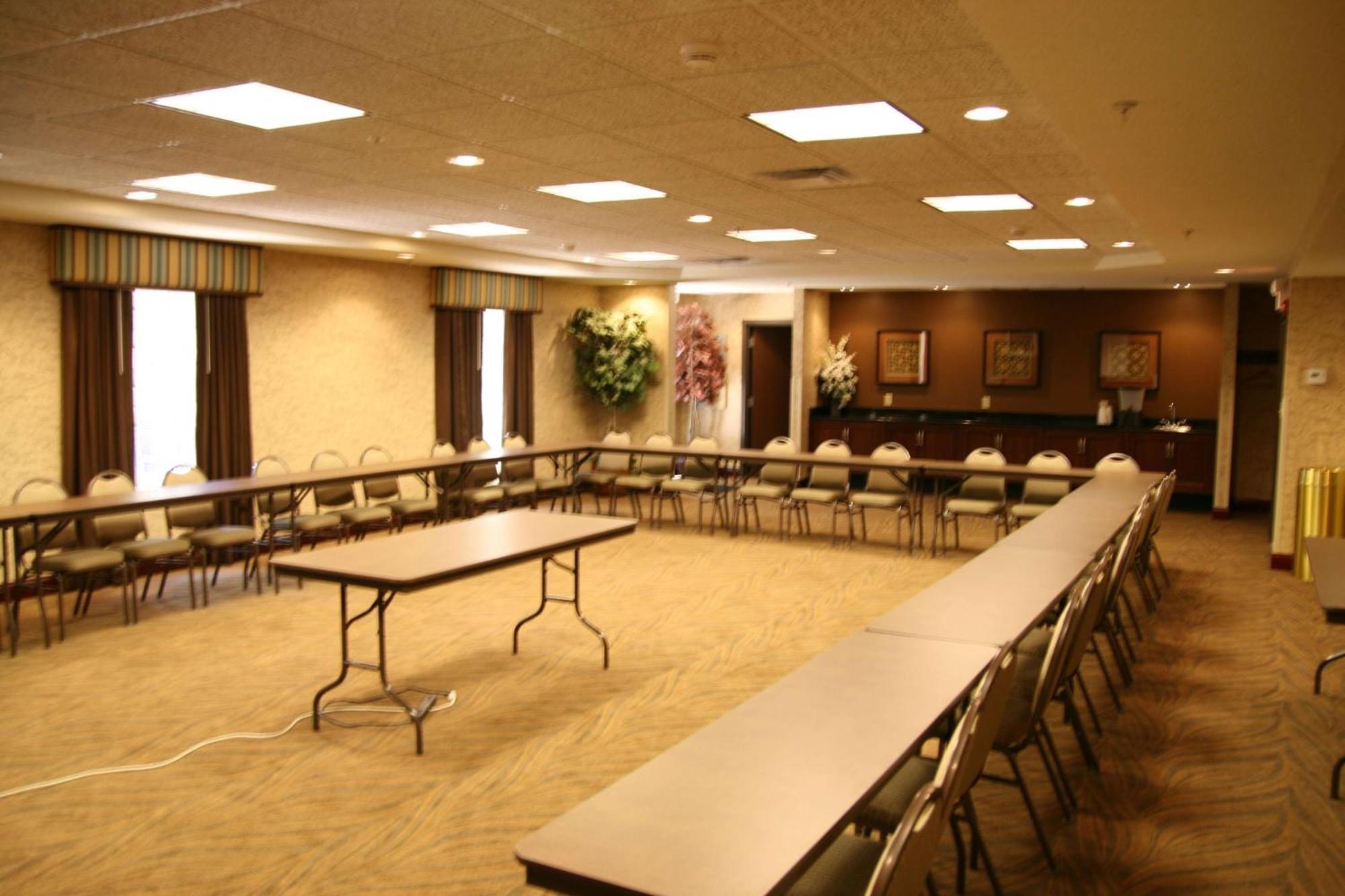 Hampton Inn Warsaw Dış mekan fotoğraf
