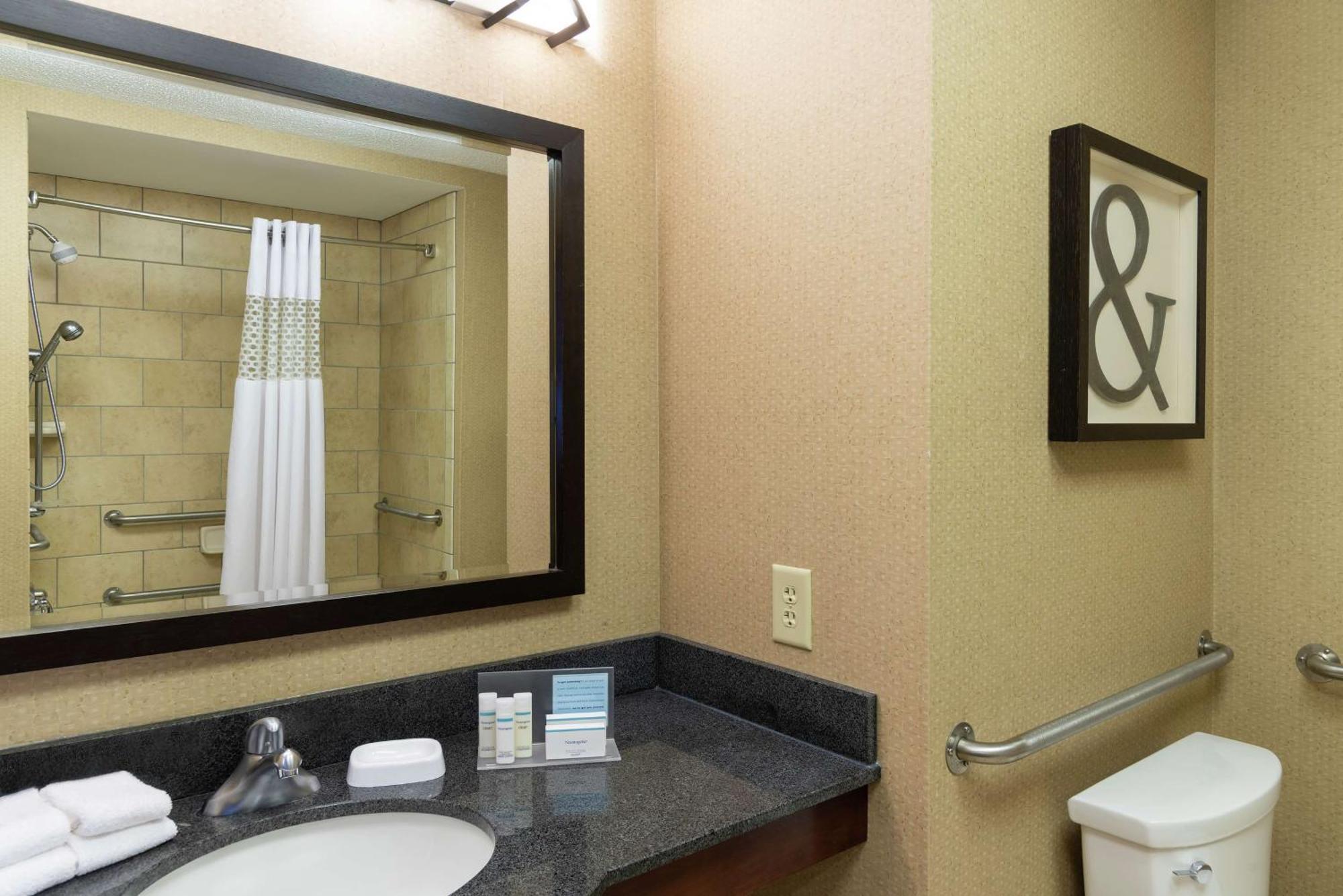 Hampton Inn Warsaw Dış mekan fotoğraf