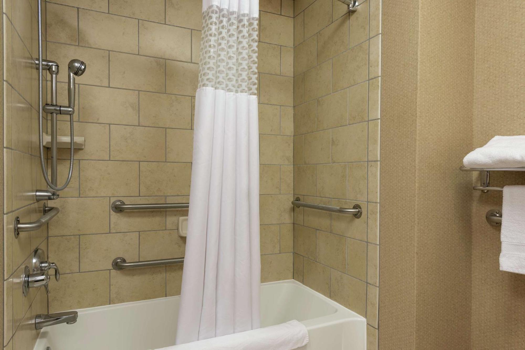Hampton Inn Warsaw Dış mekan fotoğraf